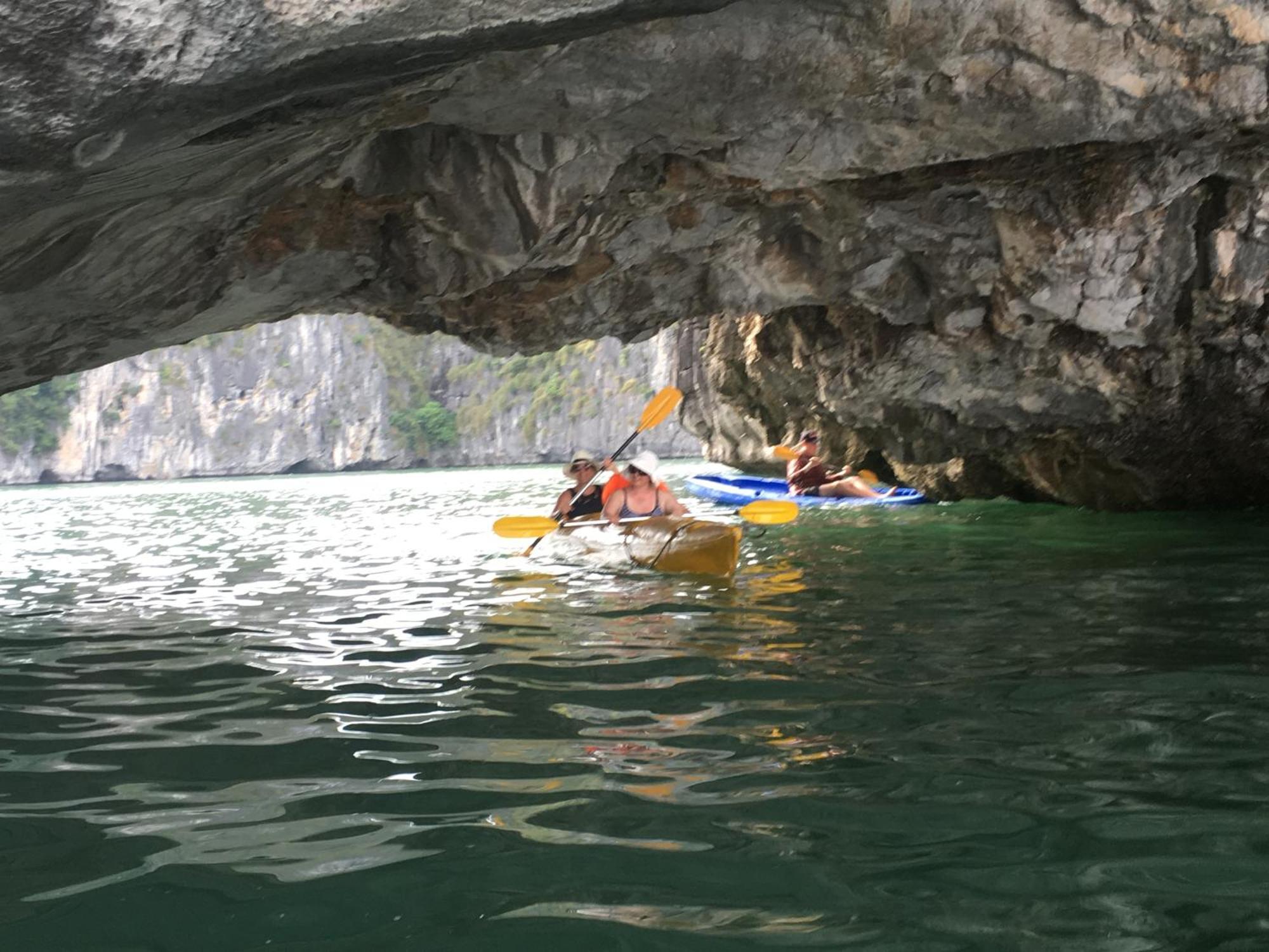 Hotel Cat Ba Bay Cruises Dong Khe Sau Esterno foto
