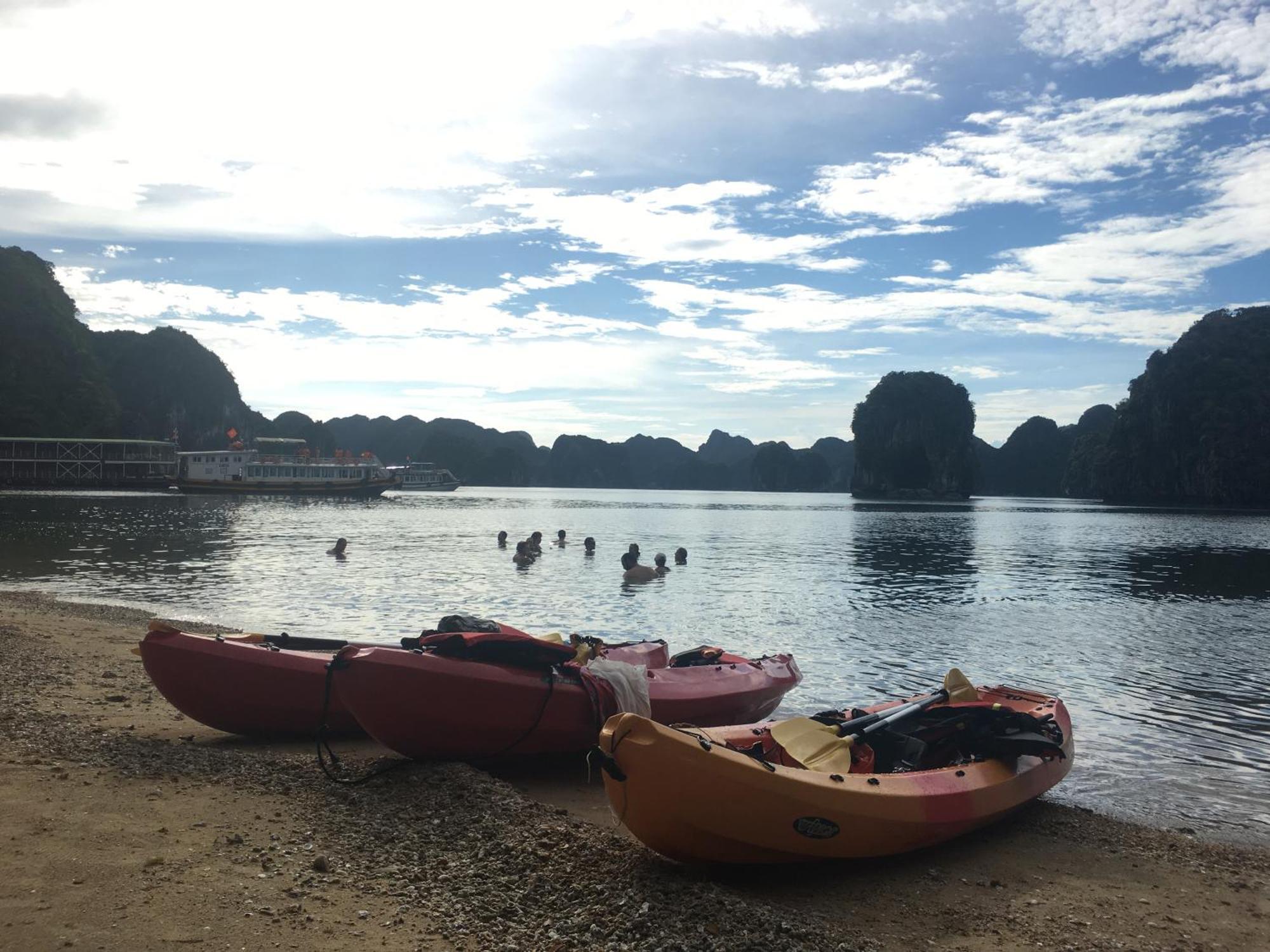 Hotel Cat Ba Bay Cruises Dong Khe Sau Esterno foto
